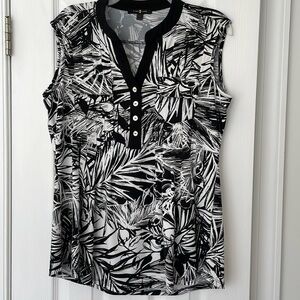 Sleeveless blouse….pretty pearl sheen buttons with2 small pockets.